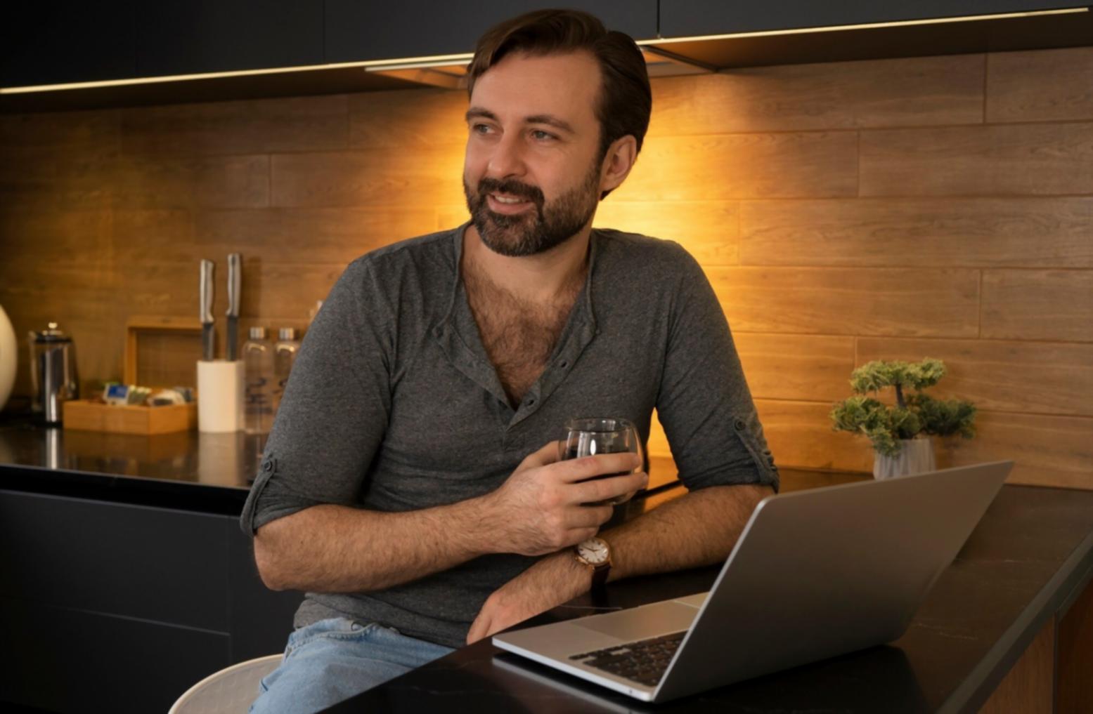 Espacio profesional de atención al cliente coravelitho en Oviedo con ambiente acogedor