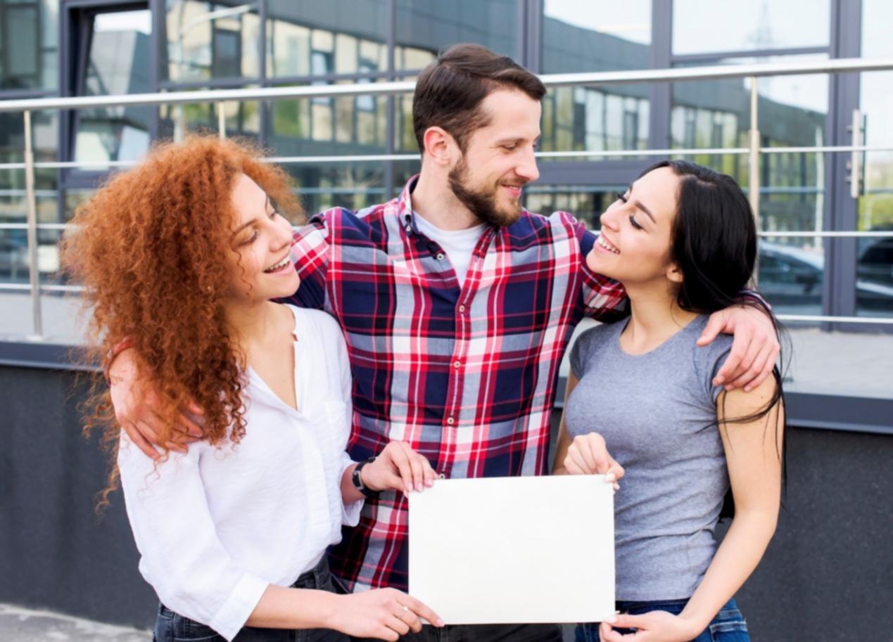 Equipo de coravelitho trabajando en consultoría financiera personalizada en Oviedo